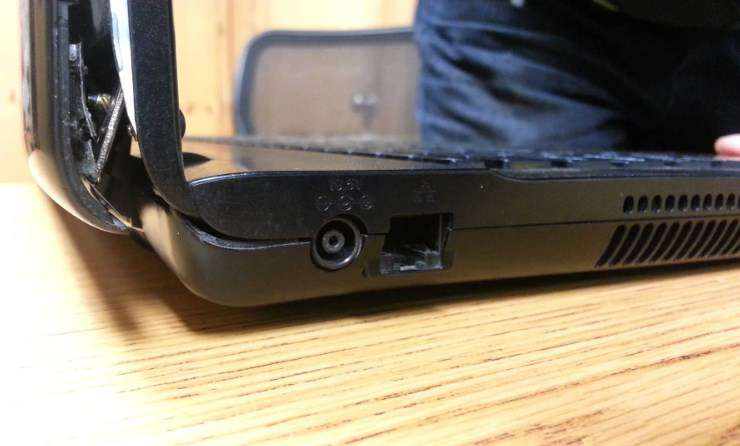 Gãy bản lề laptop sửa bao nhiêu tiền?