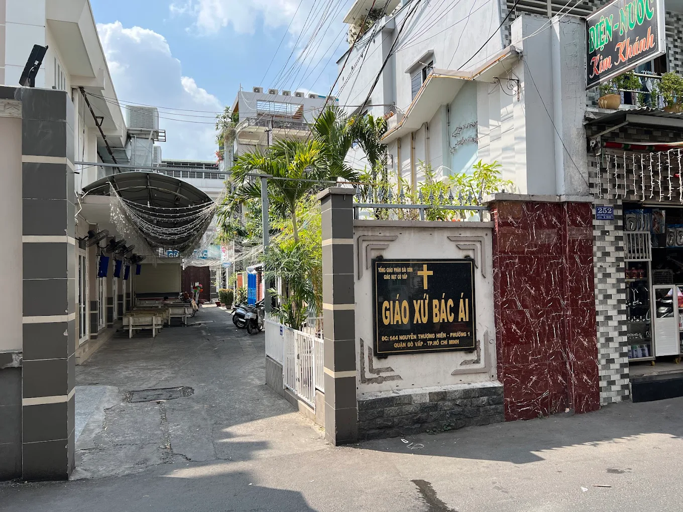 Giờ lễ Nhà thờ Bác Ái
