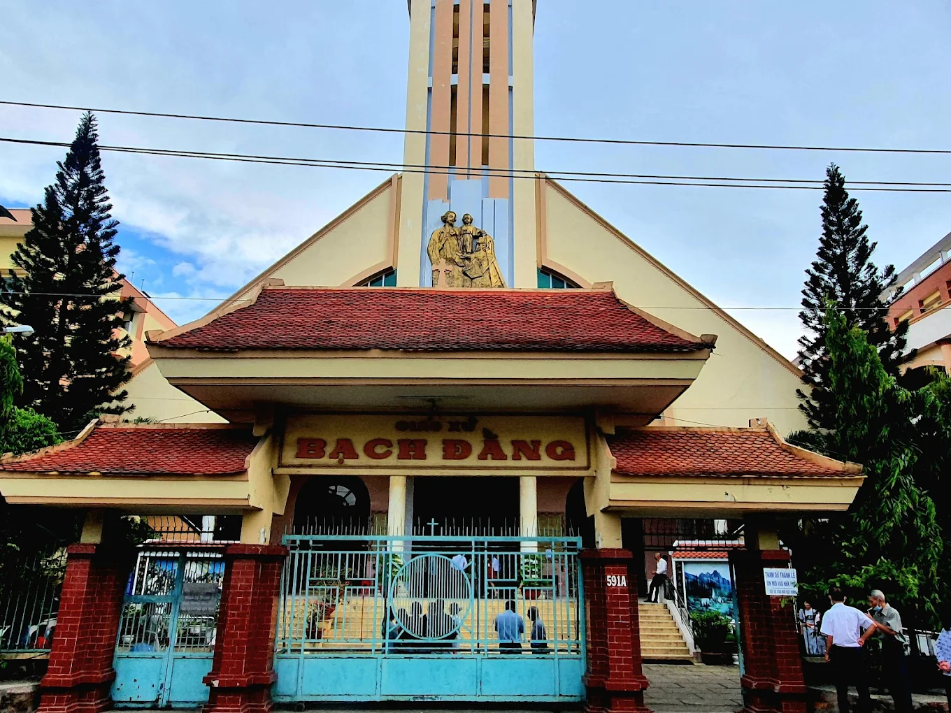 Giờ lễ Nhà thờ Bạch Đằng