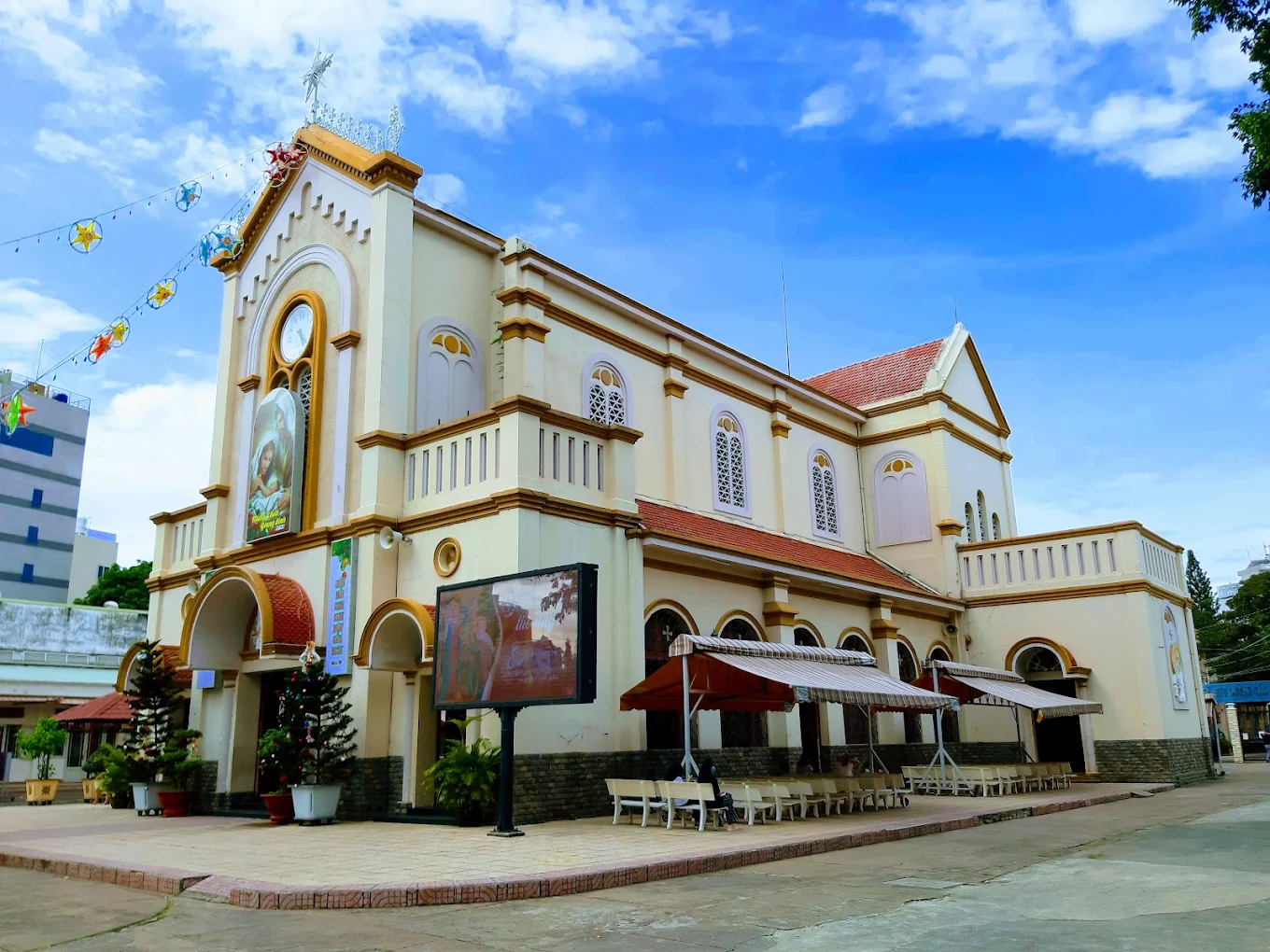 Giờ lễ Nhà thờ Chí Hòa
