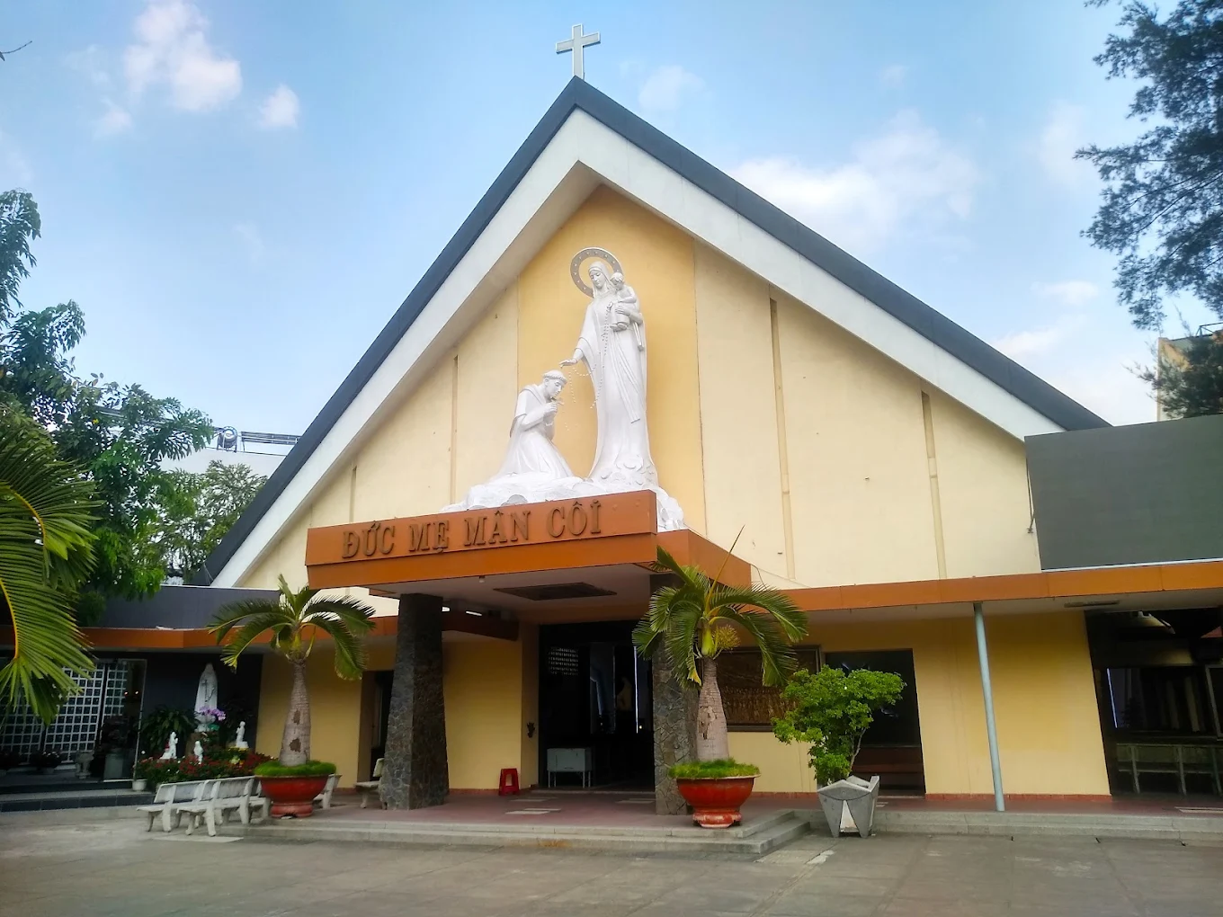 Giờ lễ Nhà thờ Mân Côi