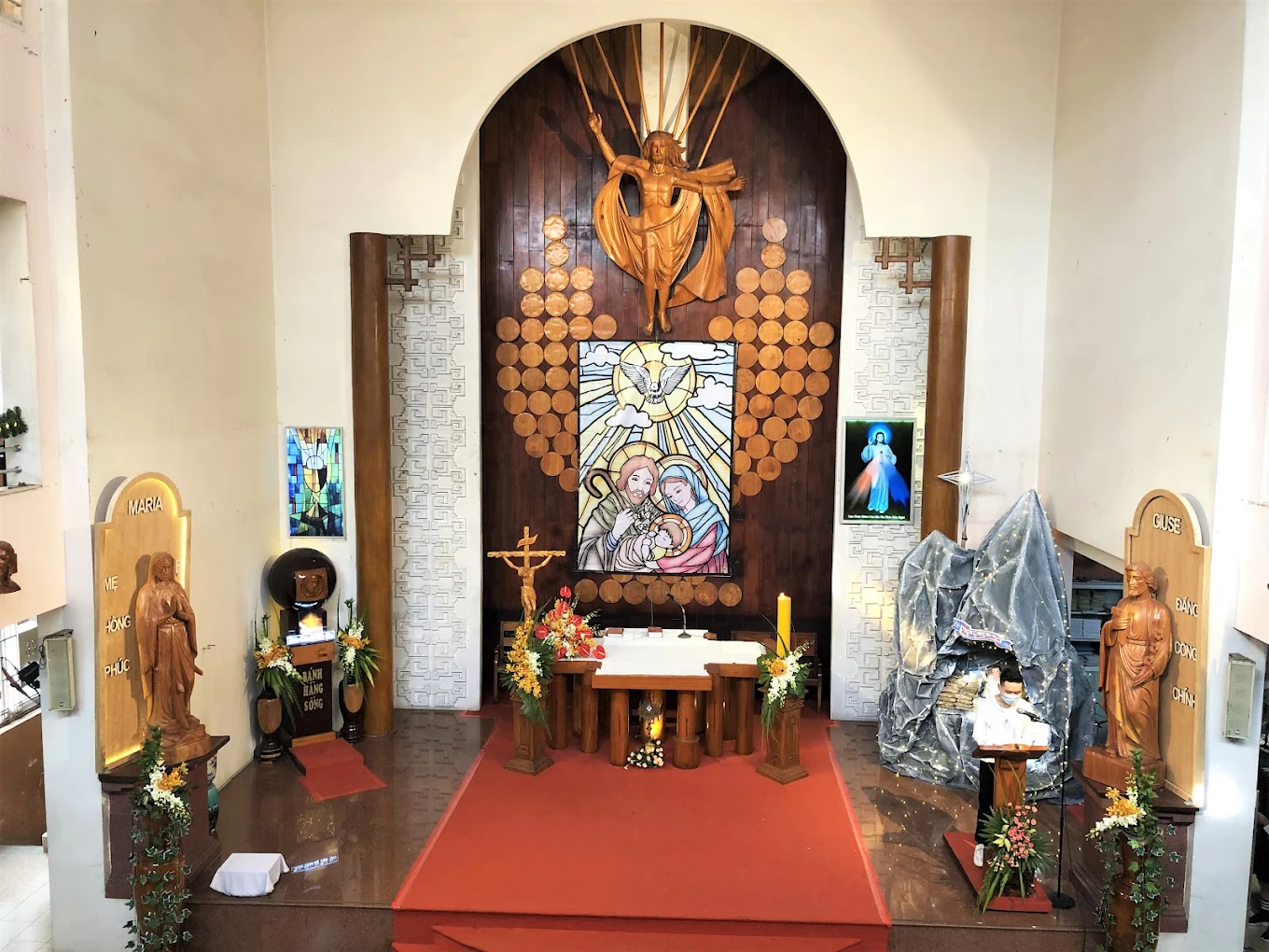 Giờ lễ Nhà thờ Thánh Gia
