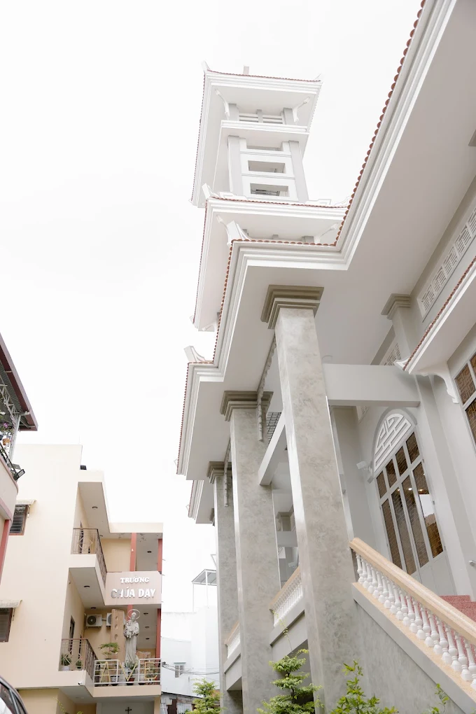 Giờ lễ Nhà thờ Vinh Sơn, Ông Tạ