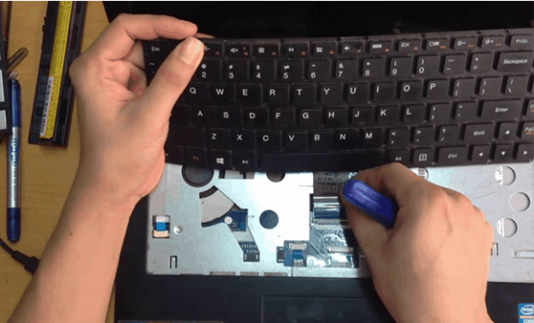 Sửa bàn phím laptop bị liệt hết bao nhiêu tiền?