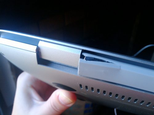 Thay bản lề MacBook giá bao nhiêu?