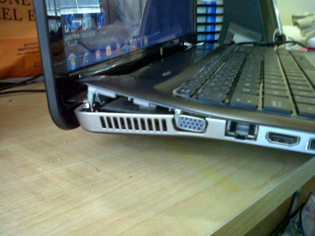 Thay bản lề laptop Dell giá bao nhiêu?